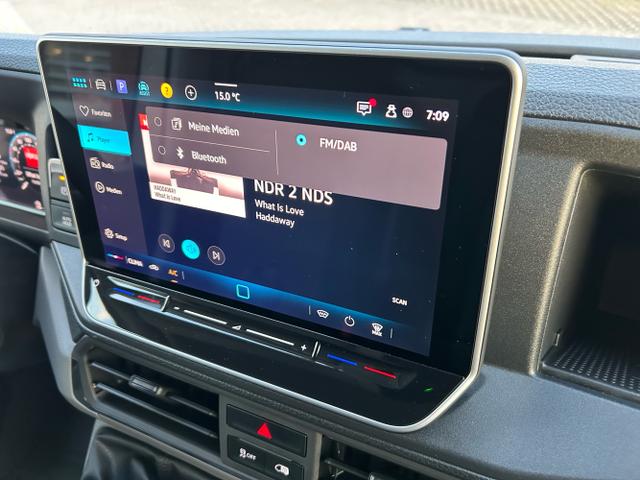 Volkswagen / Crafter Kastenwagen / Wei&szlig; / / / 30 2.0 TDI MR L3H2 / 4 J. Garantie