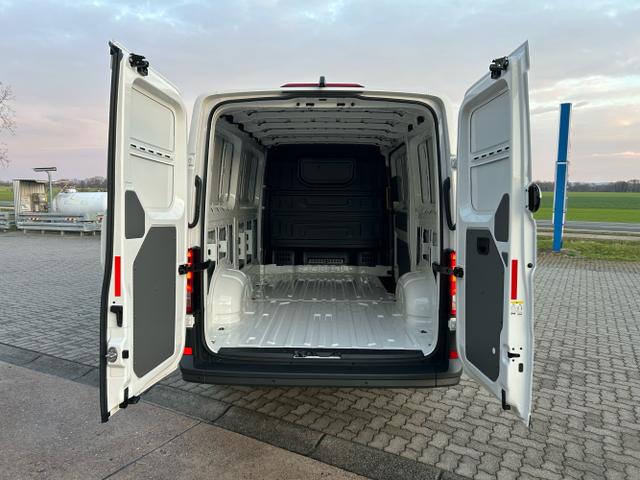 Volkswagen / Crafter Kastenwagen / Wei&szlig; / / / 30 2.0 TDI MR L3H2 / 4 J. Garantie