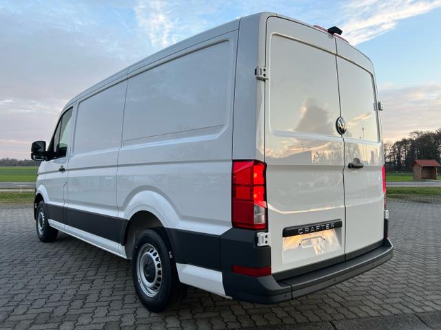 Volkswagen / Crafter Kastenwagen / Wei&szlig; / / / 30 2.0 TDI MR L3H2 / 4 J. Garantie