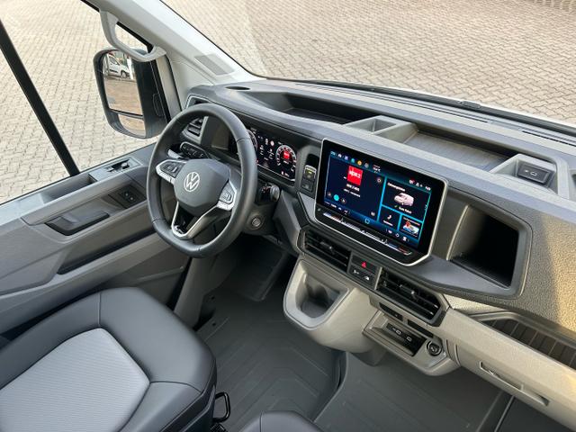 Volkswagen / Crafter Kastenwagen / Wei&szlig; / / / 30 2.0 TDI MR Aut. L3H2 / 4 J. Garantie