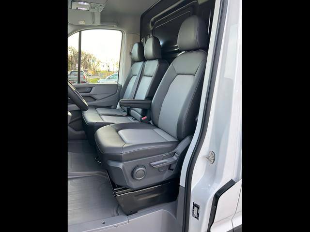 Volkswagen / Crafter Kastenwagen / Wei&szlig; / / / 30 2.0 TDI MR Aut. L3H2 / 4 J. Garantie