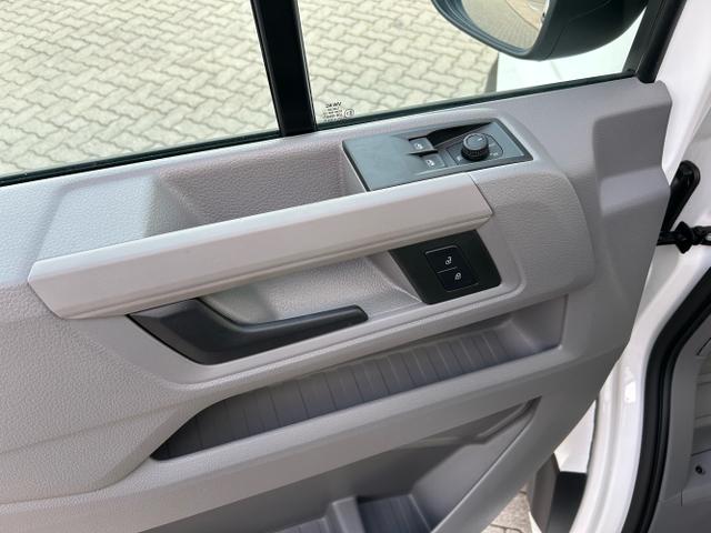 Volkswagen / Crafter Kastenwagen / Wei&szlig; / / / 30 2.0 TDI MR Aut. L3H2 / 4 J. Garantie