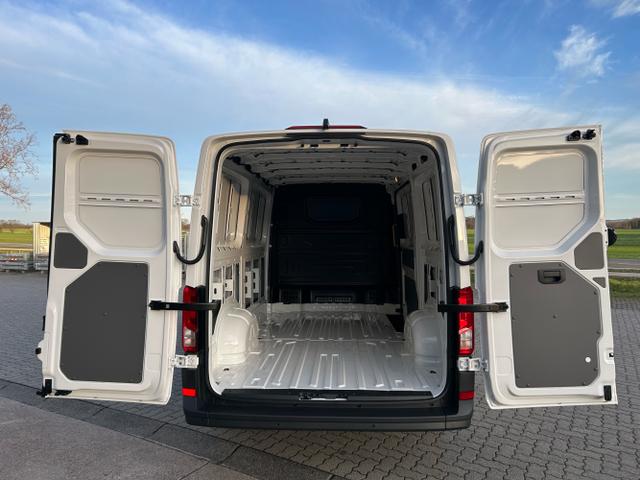 Volkswagen / Crafter Kastenwagen / Wei&szlig; / / / 30 2.0 TDI MR Aut. L3H2 / 4 J. Garantie