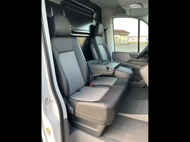 Volkswagen / Crafter Kastenwagen / Wei&szlig; / / / 30 2.0 TDI MR Aut. L3H2 / 4 J. Garantie