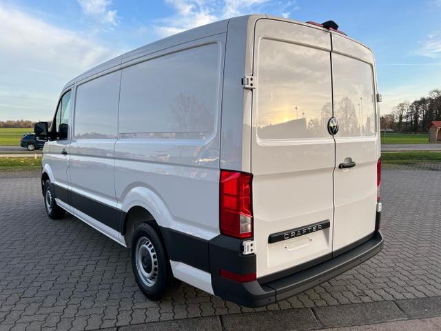 Volkswagen / Crafter Kastenwagen / Wei&szlig; / / / 30 2.0 TDI MR Aut. L3H2 / 4 J. Garantie