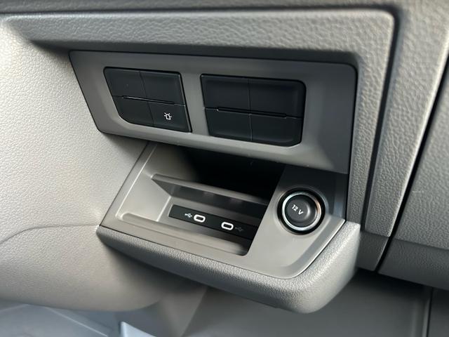 Volkswagen / Crafter Kastenwagen / Wei&szlig; / / / 30 2.0 TDI HD MR L3H3 / 4 J. Garantie