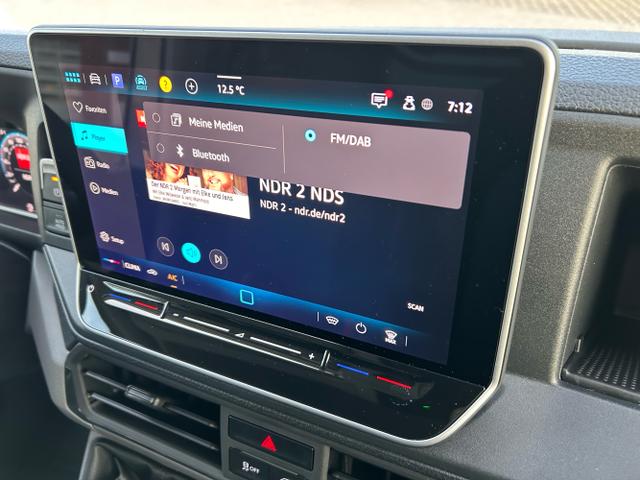 Volkswagen / Crafter Kastenwagen / Wei&szlig; / / / 30 2.0 TDI HD MR L3H3 / 4 J. Garantie