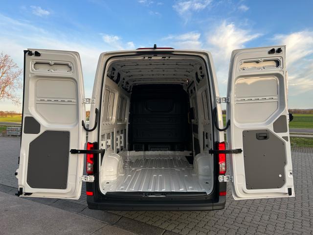 Volkswagen / Crafter Kastenwagen / Wei&szlig; / / / 30 2.0 TDI HD MR L3H3 / 4 J. Garantie