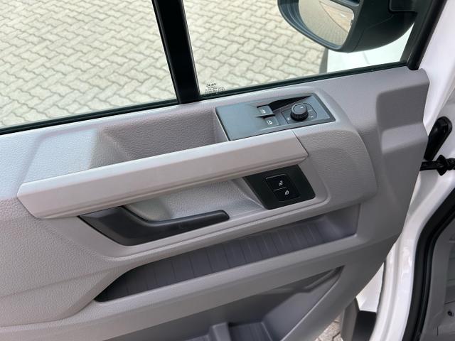 Volkswagen / Crafter Kastenwagen / Wei&szlig; / / / 30 2.0 TDI HD MR L3H3 / 4 J. Garantie