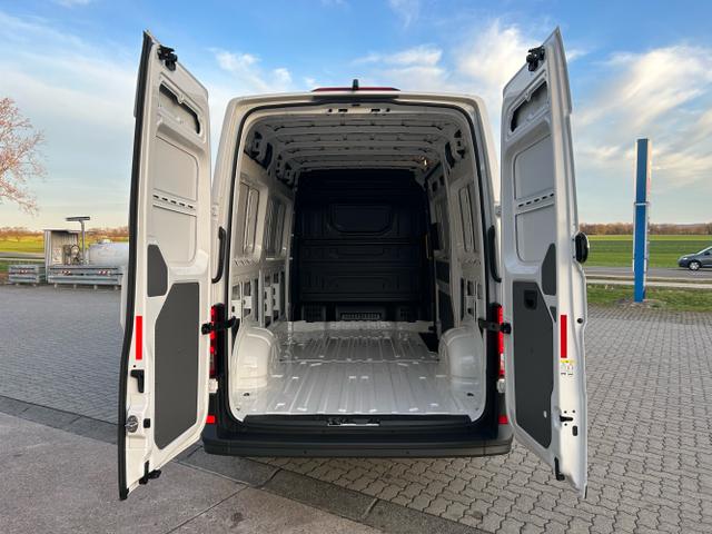 Volkswagen / Crafter Kastenwagen / Wei&szlig; / / / 30 2.0 TDI HD MR L3H3 / 4 J. Garantie