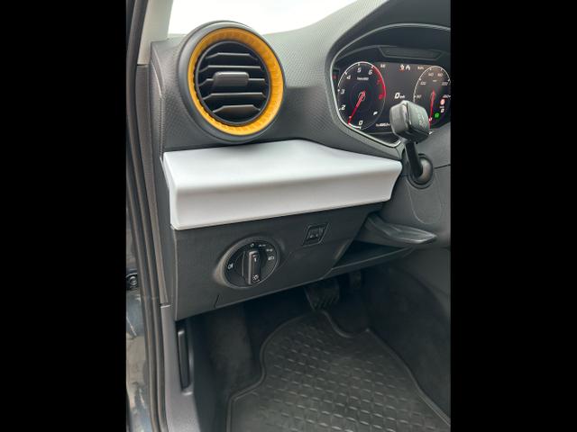 Seat / Arona / Grau / / / 1.0 TSI DSG / Wireless Full Link