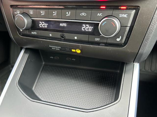 Seat / Arona / Wei&szlig; / / / 1.0 TSI DSG / Sitzheizung