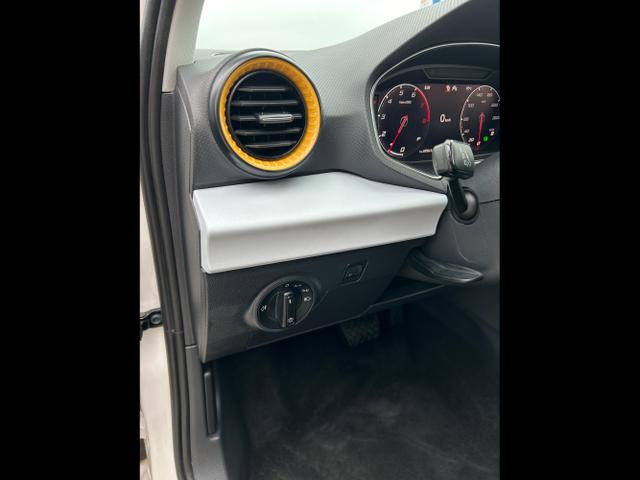 Seat / Arona / Grau / / / 1.0 TSI DSG / Wireless Full Link