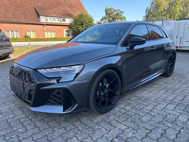 Audi RS3 - Sportback 2.5 TFSI Quattro S tronic / Schalensitze