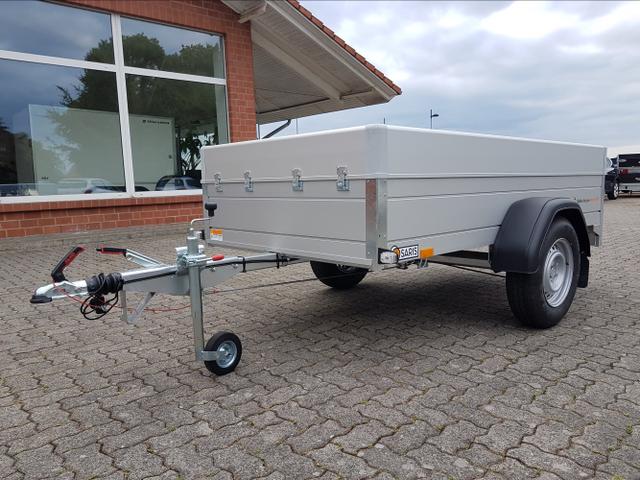 Saris / McAlu / / / / 