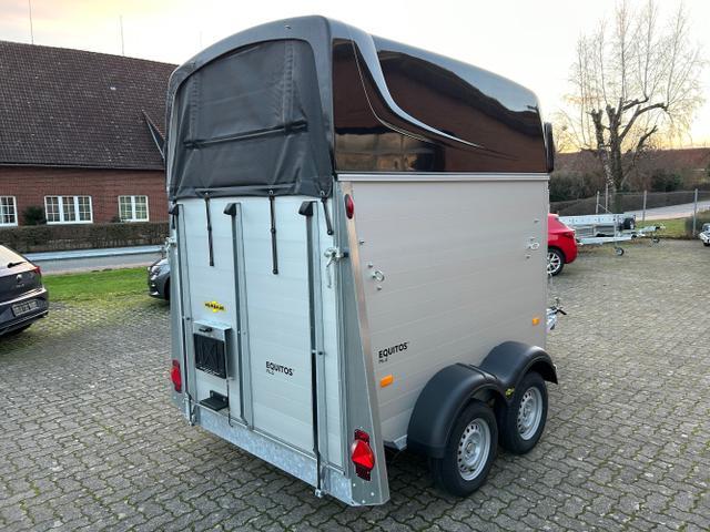 Humbaur / Pferdeanhänger / / / / 
