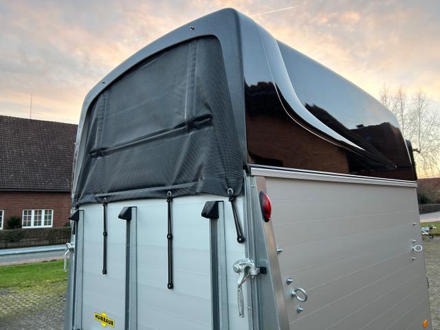 Humbaur / Pferdeanhänger / / / / 