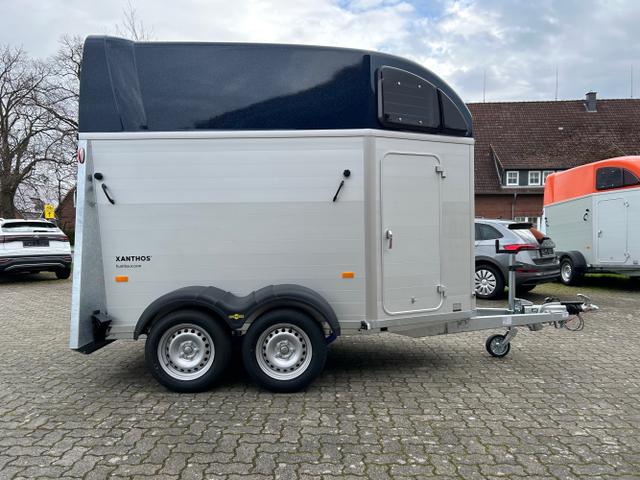 Humbaur / Pferdeanhänger / / / / Xanthos 2400 2,4t 100km/h Sattelkammer Dark Blue