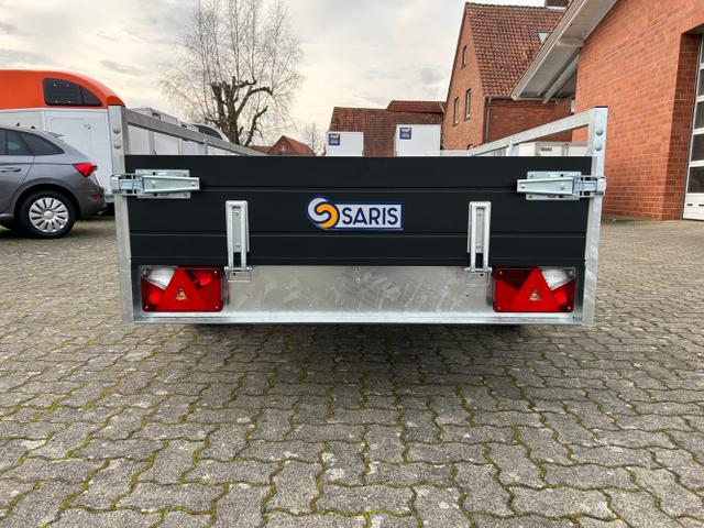 Saris / McAlu / / / / 