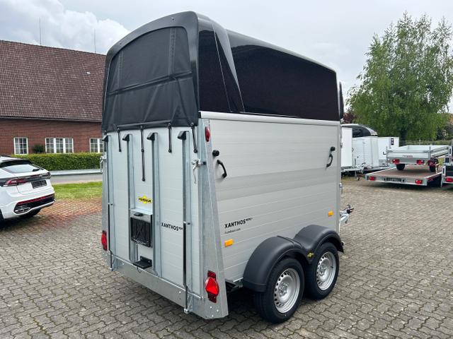 Humbaur / Pferdeanhänger / / / / Xanthos Aero 2400 2,4t 100km/h Black