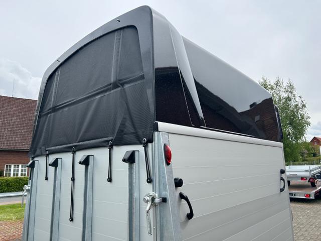 Humbaur / Pferdeanhänger / / / / Xanthos Aero 2400 2,4t 100km/h Black