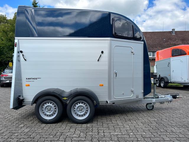 Humbaur / Pferdeanhänger / / / / Xanthos Aero 2400 2,4t 100km/h Dark Blue