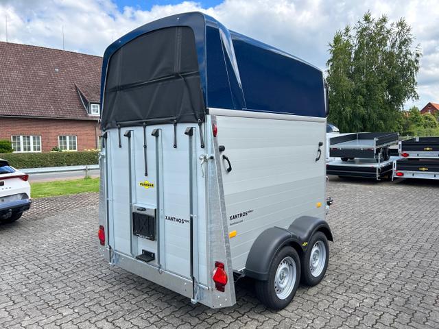 Humbaur / Pferdeanhänger / / / / Xanthos Aero 2400 2,4t 100km/h Dark Blue
