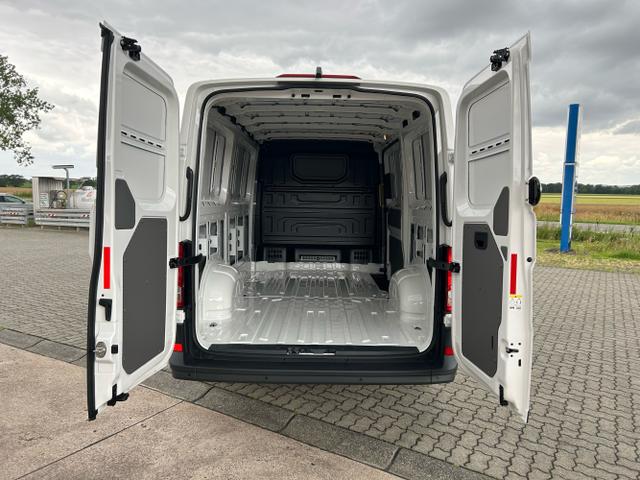 Volkswagen / Crafter Kastenwagen / Weiß / / / 30 2.0 TDI L3H2 / 4 J. Garantie