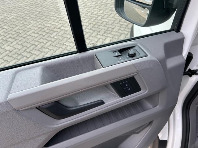 Volkswagen / Crafter Kastenwagen / Weiß / / / 30 2.0 TDI L3H2 / 4 J. Garantie