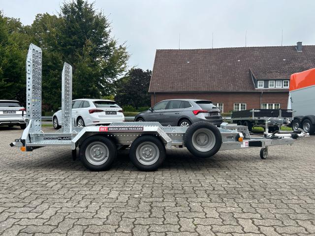 Brian James / Baumaschinenanhänger / / / / 