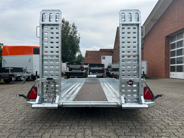 Brian James / Baumaschinenanhänger / / / / 