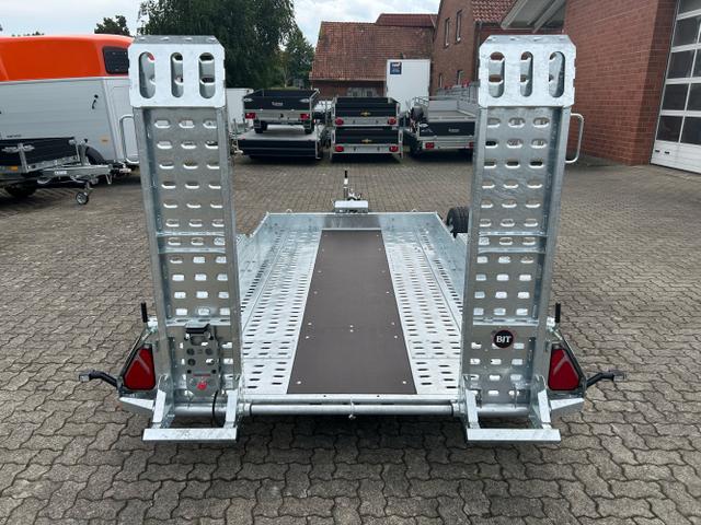 Brian James / Baumaschinenanhänger / / / / 