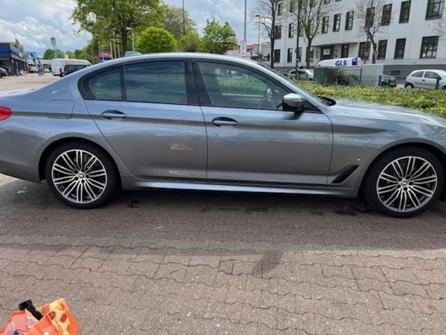 BMW 5er M Sport 530e Steptronic LED Nav LM19Z ParkAs PDC 