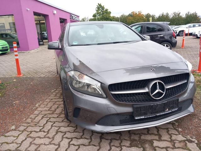 Mercedes-Benz A-Klasse Style A 180 PanoD ParkAs Nav SHZ LM16Z KeyLess 
