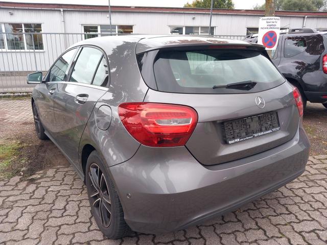 Mercedes-Benz A-Klasse Style A 180 PanoD ParkAs Nav SHZ LM16Z KeyLess 