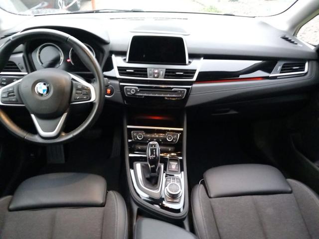 BMW 2er Active Tourer Sport Line 218i Steptronic Nav AHK 