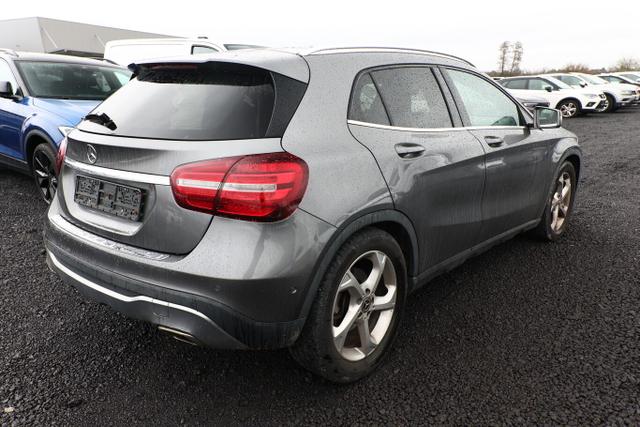 Mercedes-Benz GLA Urban 180 Pano Nav LED eHk ParkAs LaneAs 18Z 