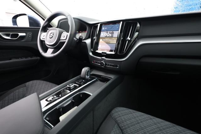Volvo XC60 Core T6 LED Pano ACC WinterP Kam StandH 18Z 