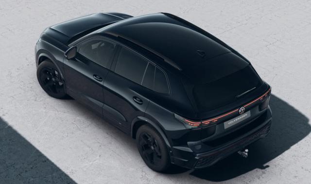 Volkswagen Tiguan R-Line BlackP Nav AHK Matrix LM19Z PrivG 