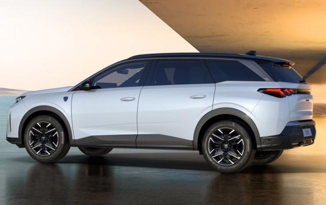 Peugeot 5008 GT Exclusive Hybrid Pano V-LED CarP Nav 360 
