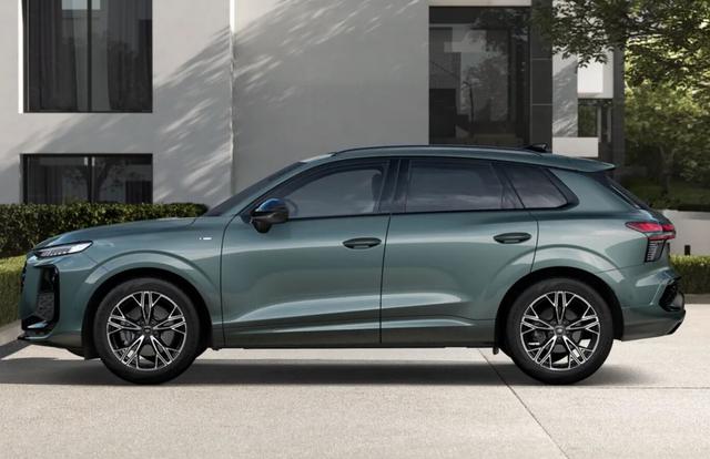 Audi Q3 S line neuesMod 2xS Tech+ Pano Matrix 19Z KlimP 