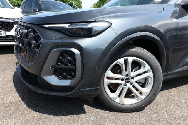 Audi Q5 S line TDI 204 Tech Pano PrivG VirCo+ eHK 19Z 
