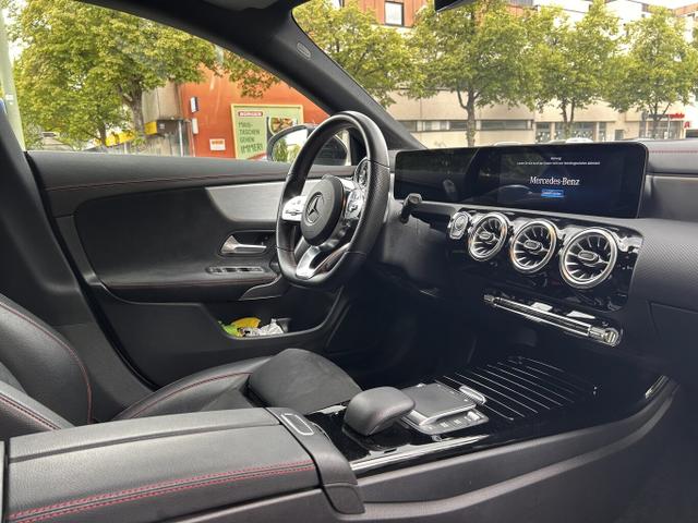 Mercedes-Benz CLA-Klasse AMG Line CLA 200 DCT LED Nav ParkP Night UrbanG 