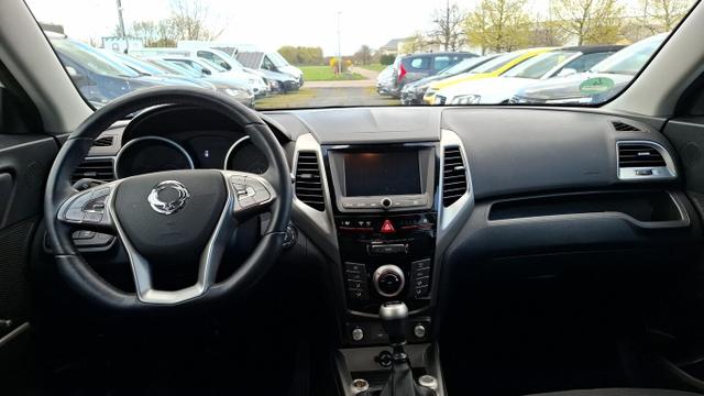 Ssangyong Tivoli Black & White 1.6 e-XGi 128 Nav PDC Temp 