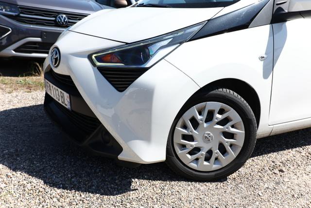 Toyota Aygo x-play 1.0 72 Aut. Kamera PDC Klimaanlage 
