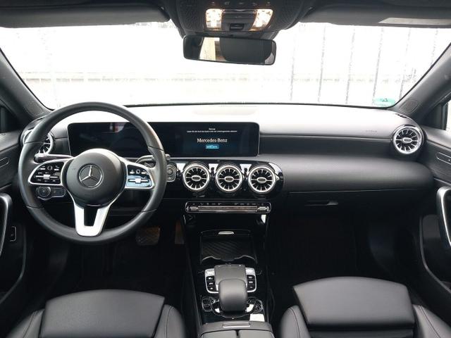 Mercedes-Benz A-Klasse Progressive A 220 Lim. DCT 4Matic Pano 19Z LED 