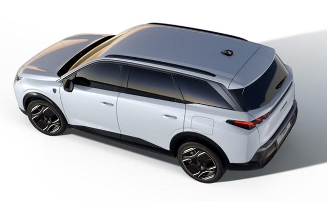 Peugeot 5008 GT 73kWh AWD 22kW-OBC Pano 360&deg; Alarm RCTA 