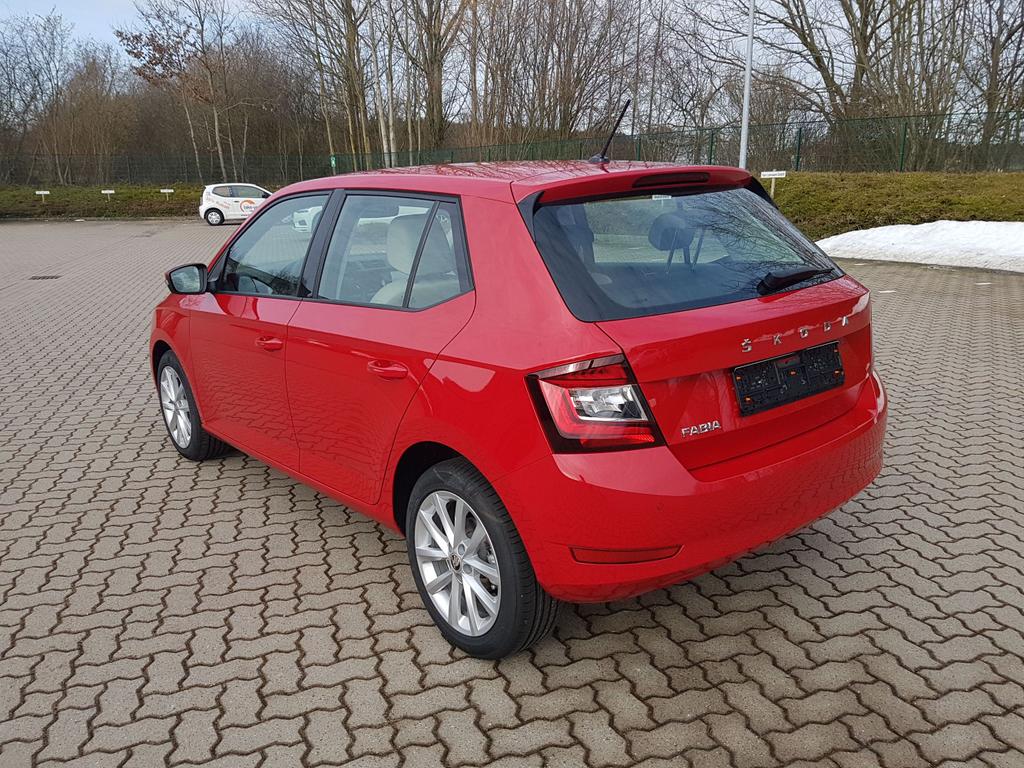 Skoda fabia объем багажника