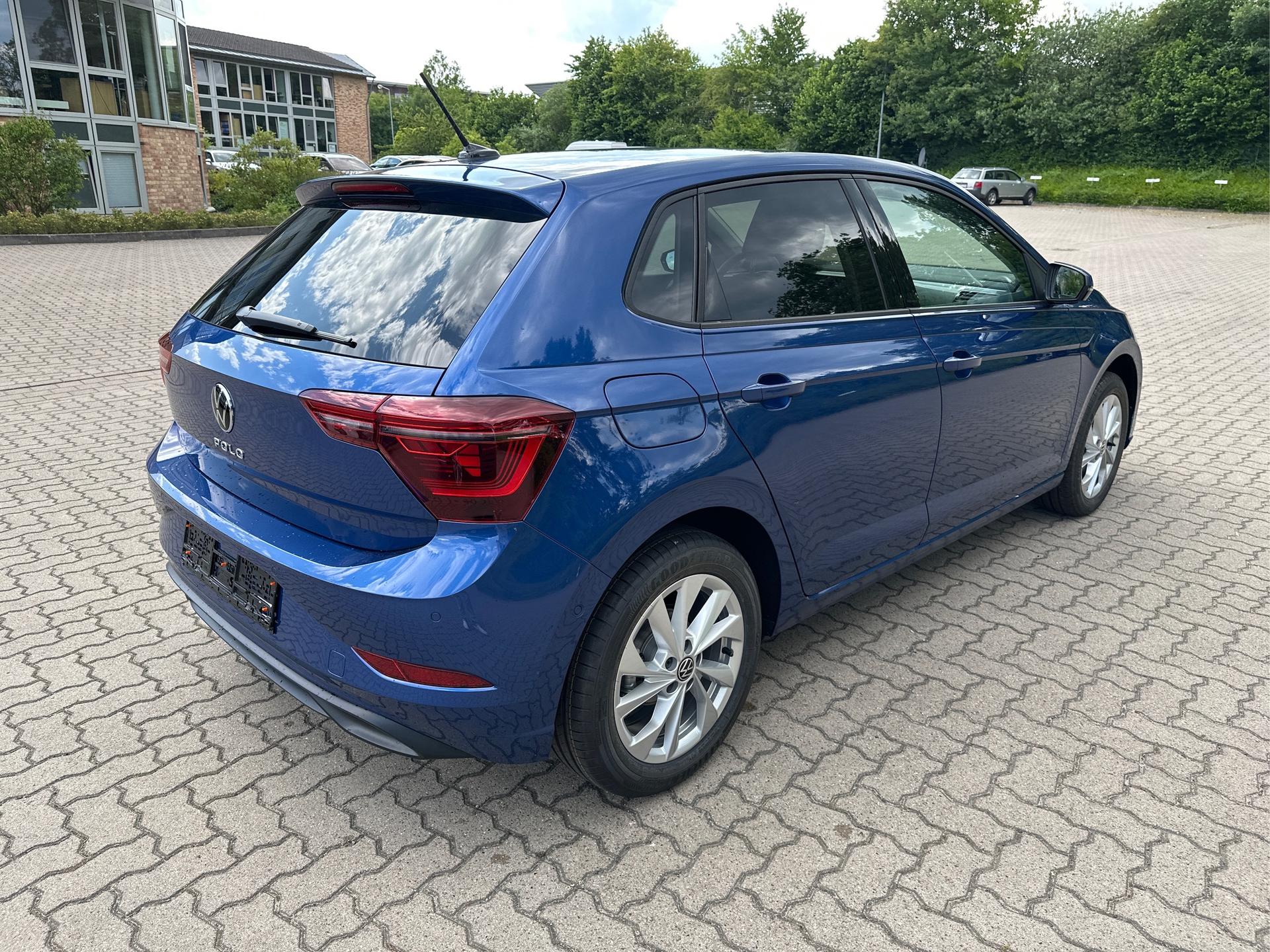 Volkswagen / Polo / Hellblau /  /  / ACC+IQ.LIGHT MATRIX-LED+KAMERA+16 ALU