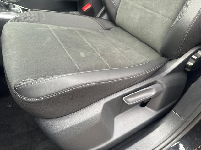Volkswagen / T-Roc / / / / TRAVEL ASSIT+ACC+SHZ+PDC+KAMERA